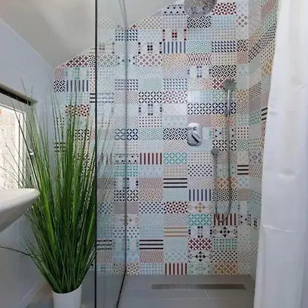Nugal * Makarská